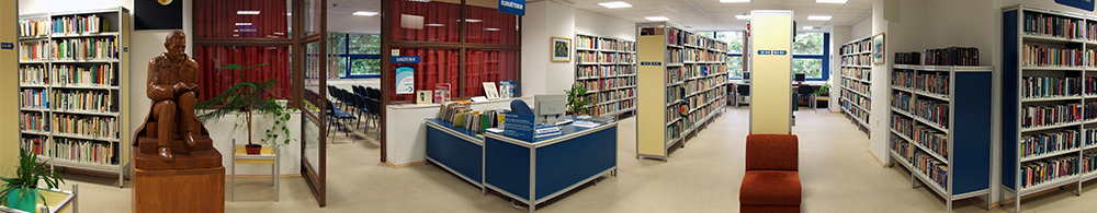 Feln�ttek szabadpolcos k�nyvkiv�laszt� tere 2