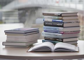 Újra hosszabbíthatók és előjegyezhetők a dokumentumok online olvasói felületünkön! Újra hosszabbíthatók és előjegyezhetők a dokumentumok online olvasói felületünkön!